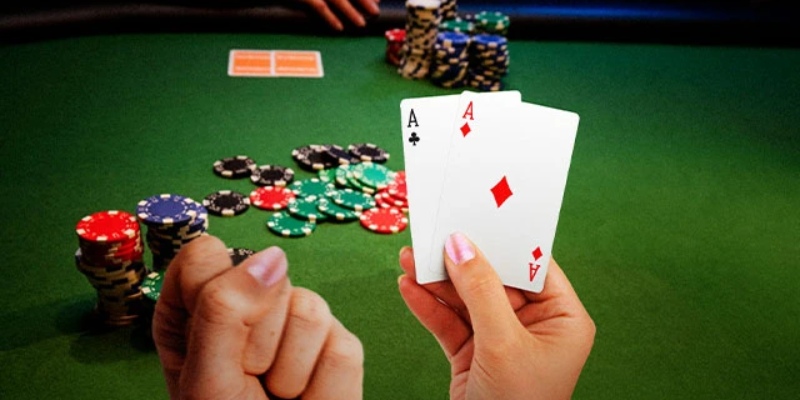 Poker là tựa game vô cùng quen thuộc của các sân chơi cá cược